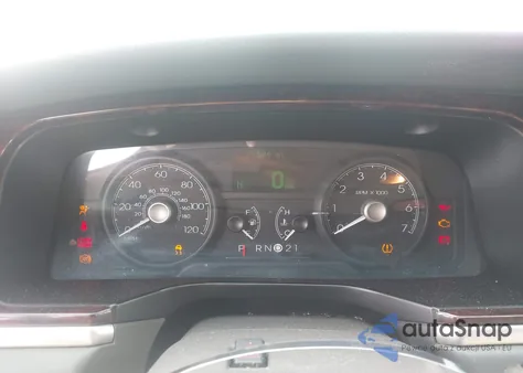 2010 Lincoln Town Car Signature Limited из США, поврежденный, VIN 2LNBL8CV9AX752977